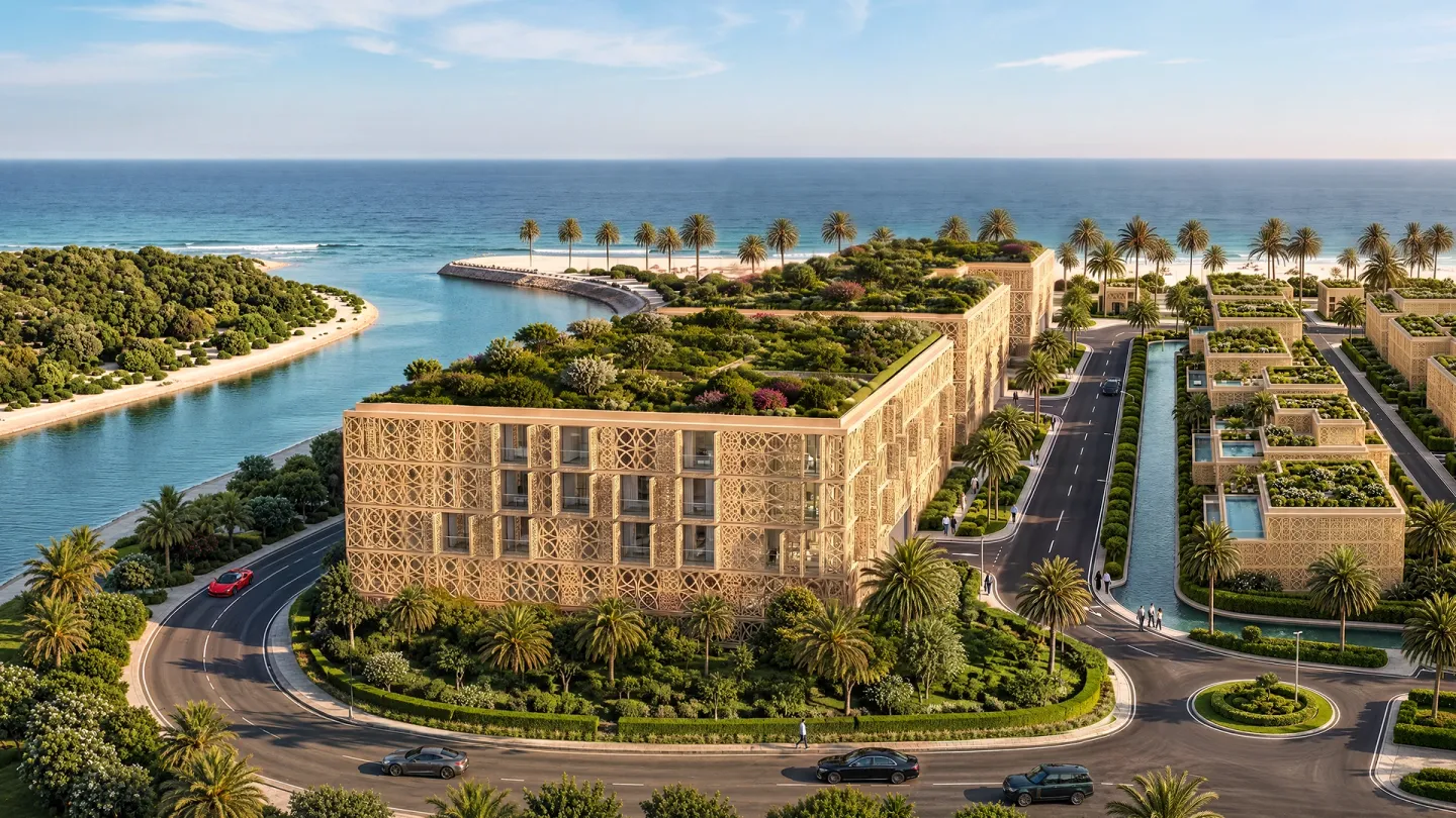 Ein Gebäude von Mira Ocean Estates aus der Luft, vom Kanal umschlossen, zwischen Wasserlauf und Strand